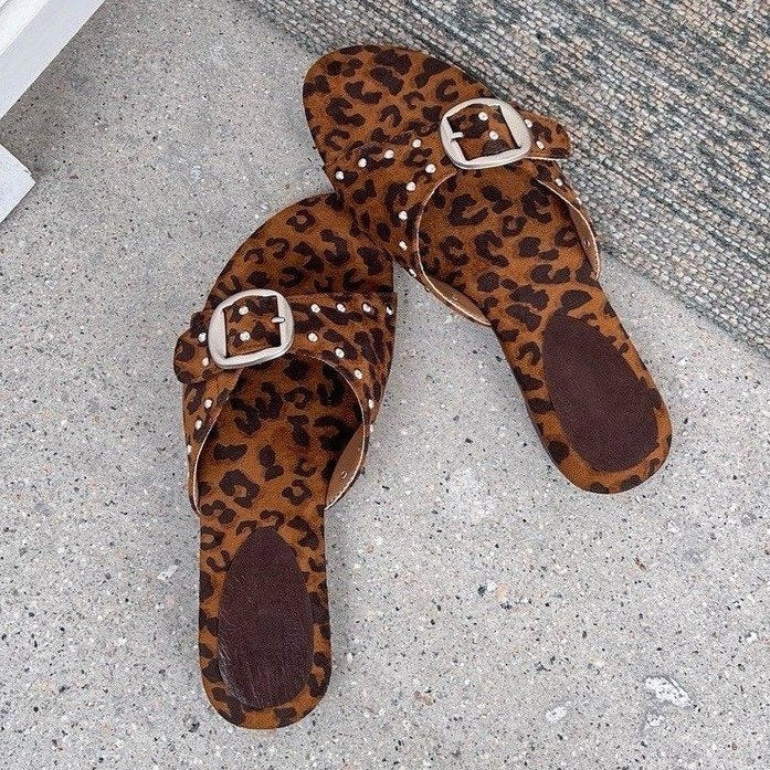 2026 Summer New French Style Buckle Slide Sandals Women Flat Leopard Print Beach Holiday Outdoor Slippers